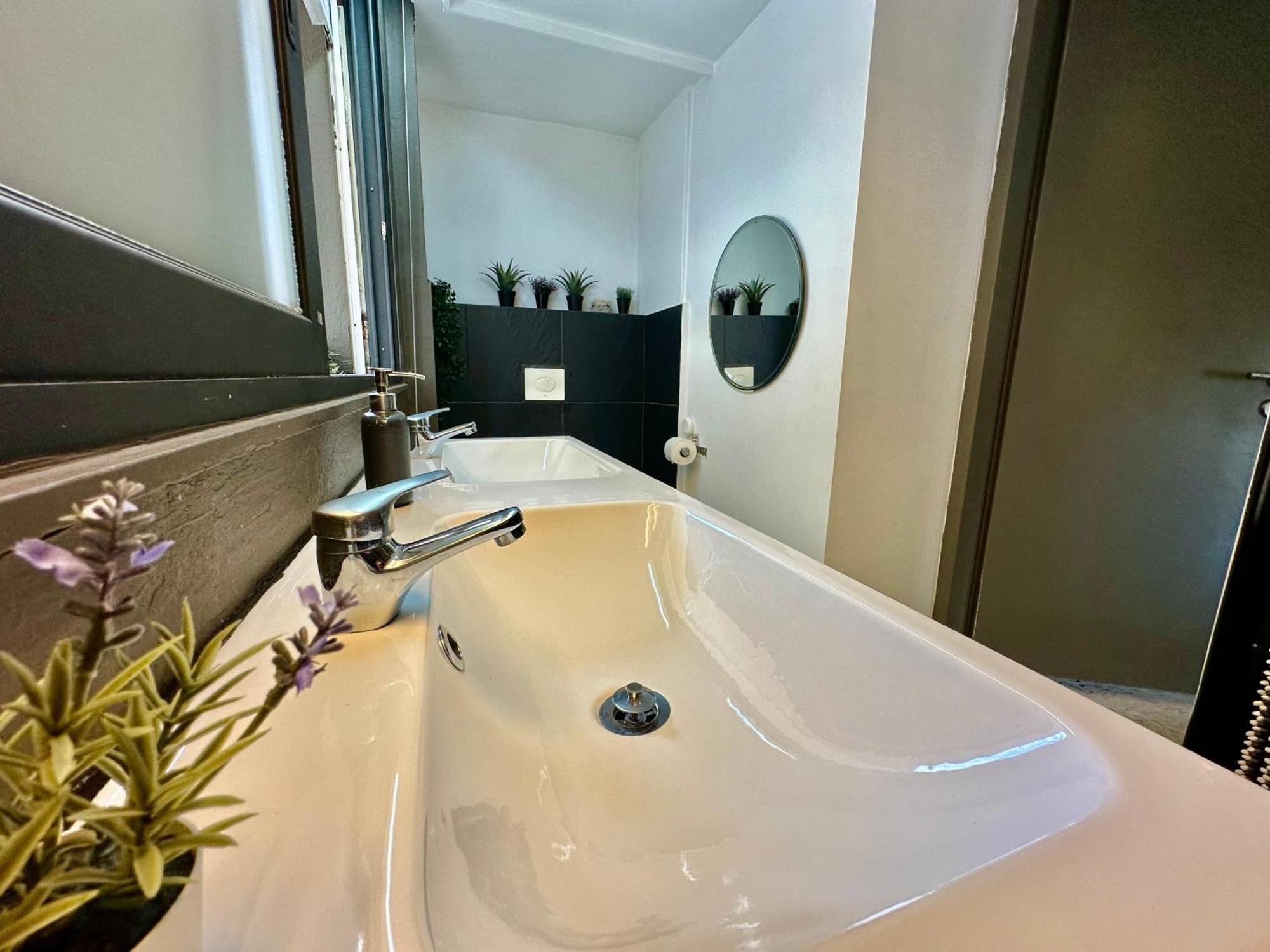 Bright Studio 4 A Short Stay Near Oaka - Iaso - Ygeia - Mitera Hospitals Athens Ngoại thất bức ảnh